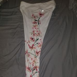 Fabletics White Lily Leggings